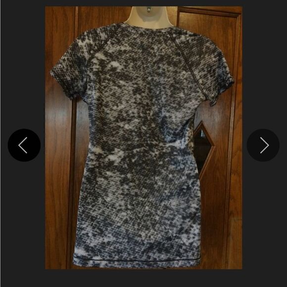 NWT UNDER ARMOUR T SHIRT - Picture 4 of 6